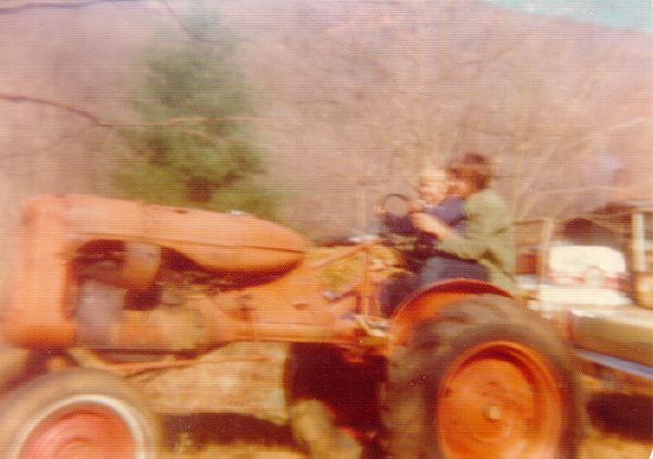 John&EricOn46AllisChalmers.jpg (42370 bytes)
